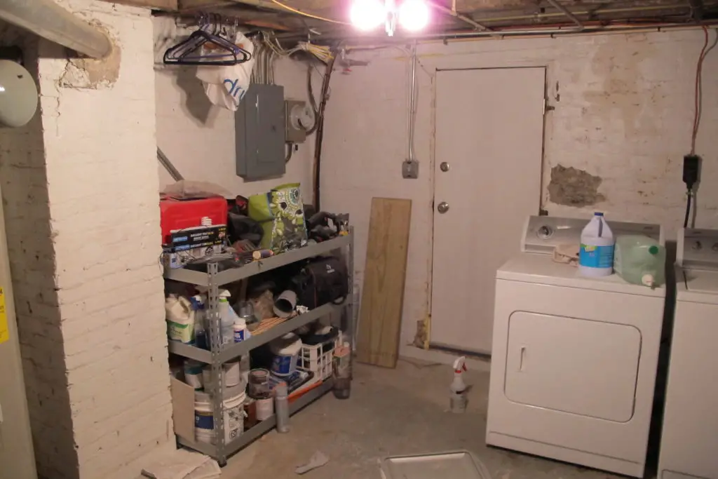 Nothing but paint - basement laundry room makeover on a budget. | EffieRow.com