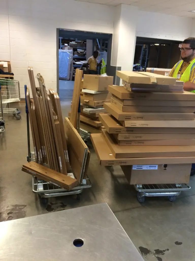 Useful tips for installing Ikea SEKTION kitchen cabinets | EffieRow.com
#ikeasektion #ikeakitchen #diyikeakitchen