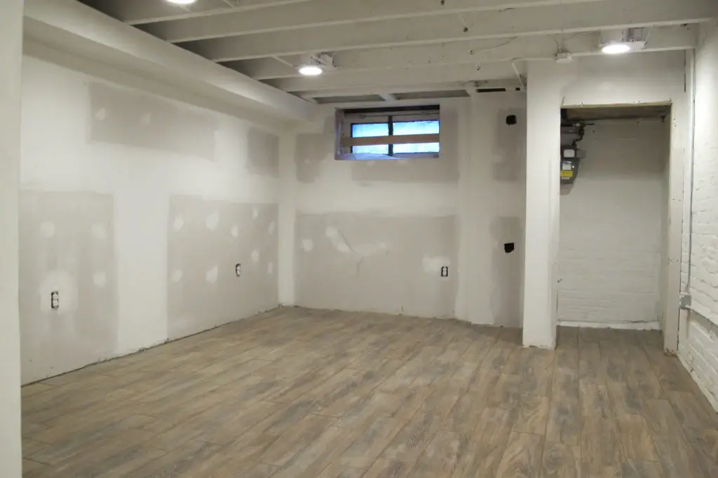 Faux wood ceramic tiles in a basement renovation. Great waterproof option that looks amazing. | EffieRow.com
#fauxwoodtiles #ceramicwoodtile #basementfloor #basementflooringoptions #basementtilefloor #basementwoodfloor