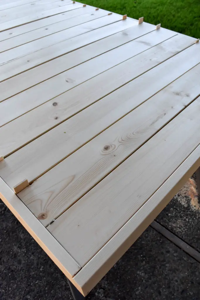 DIY modern patio table, a perfect Kreg Jig beginner's project for less than $100 in materials