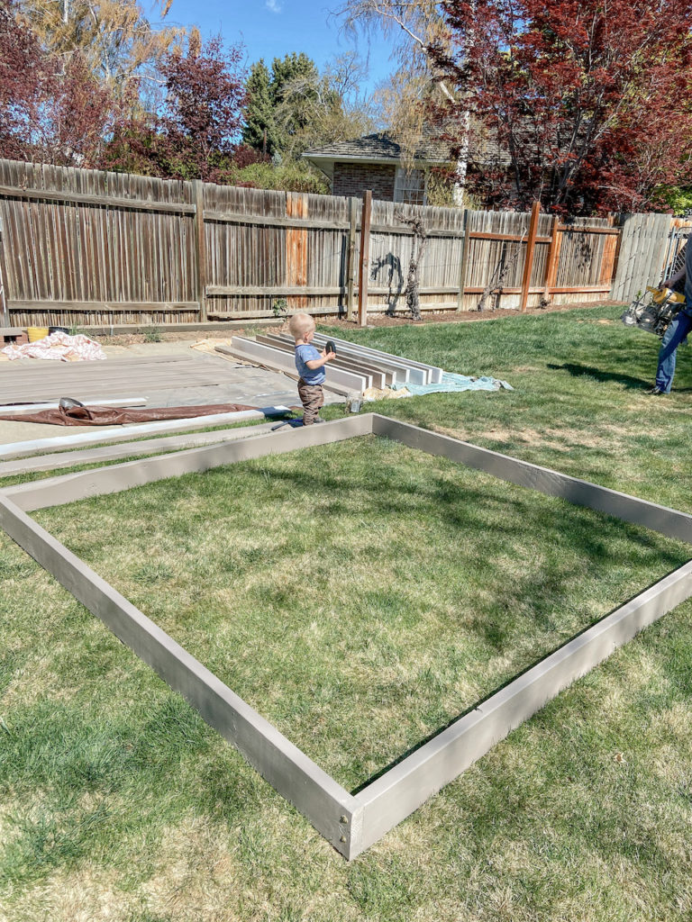 Simple DIY playhouse deck | EffieRow.com