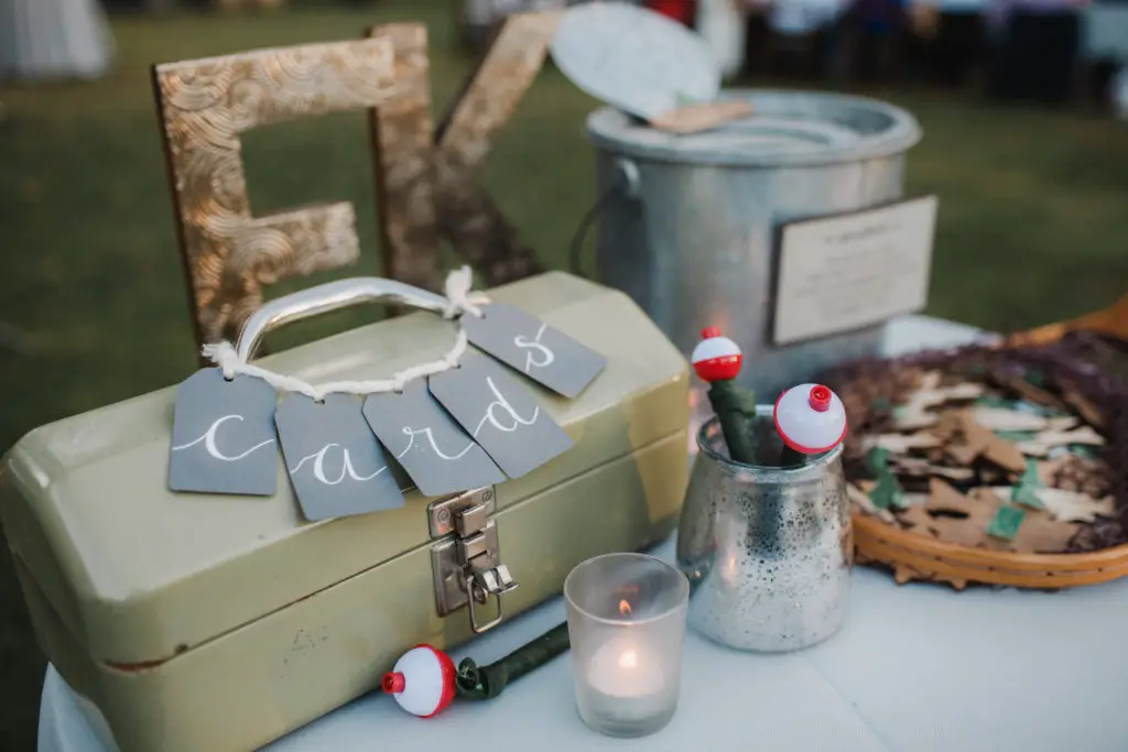Fishing themed wedding decor - DIY bobber pins.
10 Ways to Personalize A Wedding | EffieRow.com