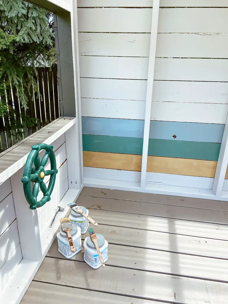 Interior paint for a DIY modern playhouse | EffieRow.com
#sherwinwilliams #playhouse #diyplayhouse #playhousepaint #playhousenterior #swalpaca #accentwall