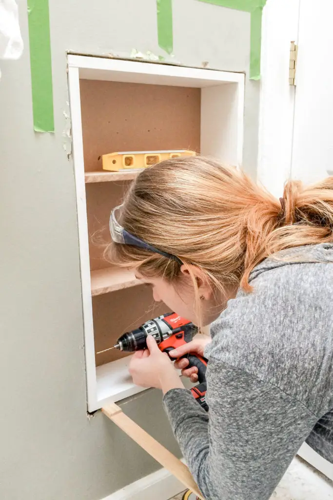 Simple DIY project: built-in shelves between the studs. Every bit of storage in a small bathroom counts! | EffieRow.com
#bathroomstorage #bathroomshelves #diybathroomshelves #shelvesbetweenthestuds #smallbathroom #smallbathroomstorage #bathroomstorage