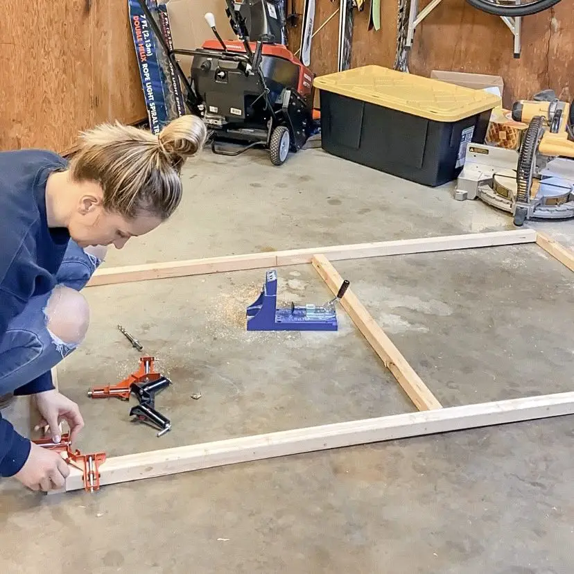 Building the frame for our large-scale textured canvas wall art. | EffieRow.com

#budgetfriendlyart #diywallart #texturedcanvas #diytexturedcanvas